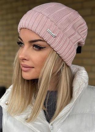 Жіноча в'язана шапка з відворотом