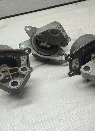 Подушка двигуна права 13159994 опель астра н зефіра б меріва opel astra h zafira b meriva b