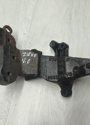 Кронштей двигателя правый опель ветра ц,сигнем,z18xe, opel vectra c, signum, 9185996