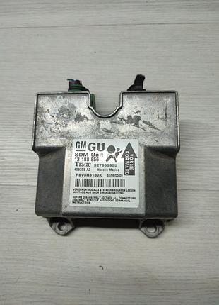 Блок управління airbag opel zafira b 05-11 13188856 327963935