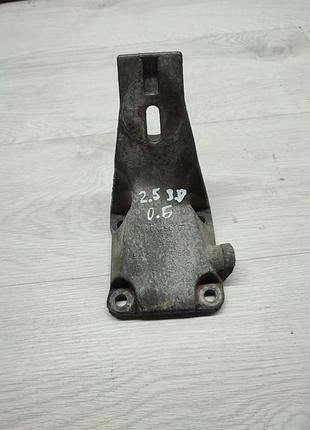 Кронштейн кріплення двигуна (лівий) opel omega b x25xe 3.0 x30xe gm 90496673 90447530