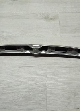 Накладка кришки багажника для opel omega b універсал опель омега б караван 1994-1998 90379079