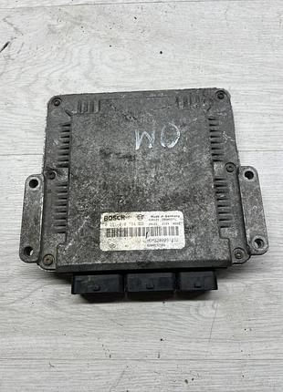 Блок керування двигуном renault master 2.5dci 1998-2010 0281010784 39533