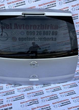 Задня кляпа. ляда. задні двері опель меріва а opel meriva a z157
