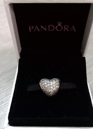 Серебряный шарм pandora "сердце в камнях"