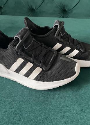 Adidas , 35 розмір, устілка 21,5 до 22 см