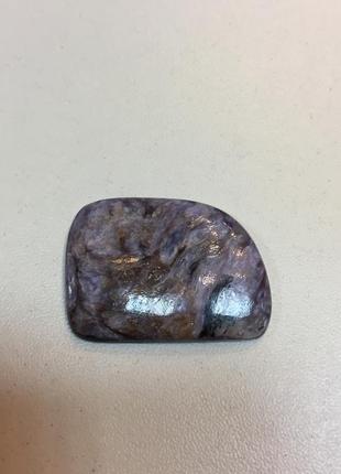 Чароит кабошон камень без оправы 35*25 мм., крупный кабошон под изделие с натуральным чароитом индия