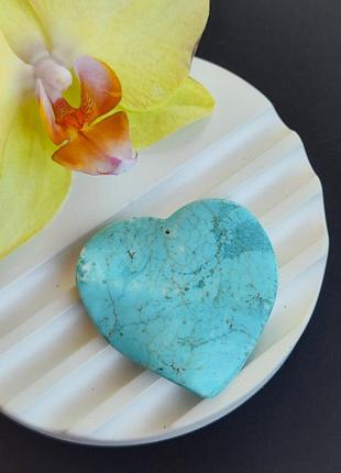 Підвісок серце з натуральної бірюзи. кулон бірюза. підвіс з бірюзи без оправи / кабошон. індія.