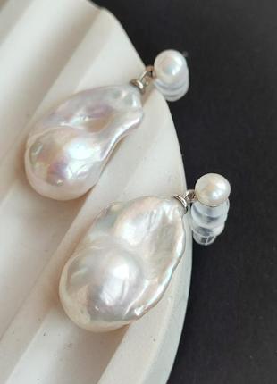 Сережки з барочних перлин. кульчики білі барочні перлини. перли в сріблі. німеччина.