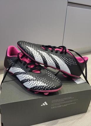 Футбольні бутси adidas predator