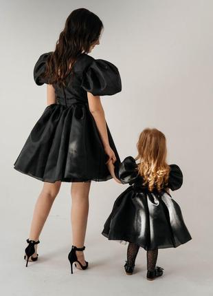 Фемелі лук чорні сукні для мами та доньки, family look