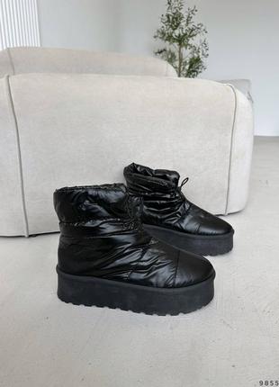 Черевики чорні, натуральна шкіра , всередині набивне хутро , маломірять на розмір, платформа 5,5 см