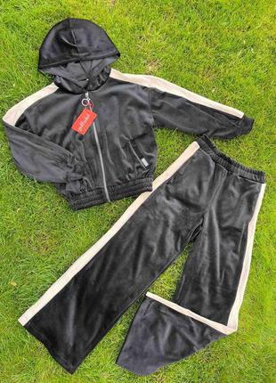 Гарний та стильний костюм тканина велюр плюш