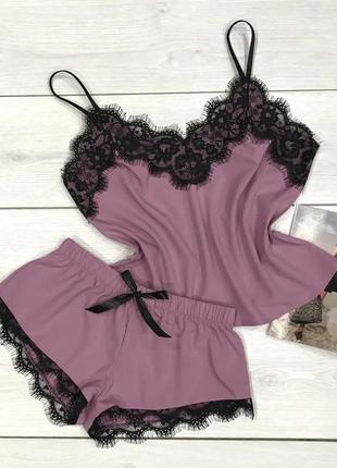 Пижамный комплект лилового цвета с кружевом