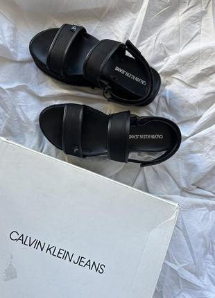 Босоніжки calvin klein сандалії на платформі