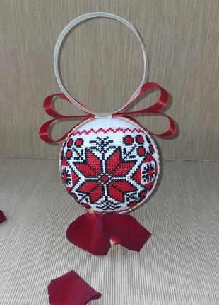 Вышитая новогодняя игрушка