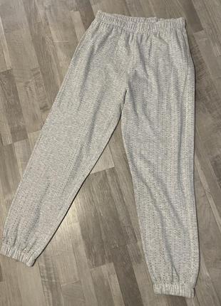 Утеплені джогери зі стразами