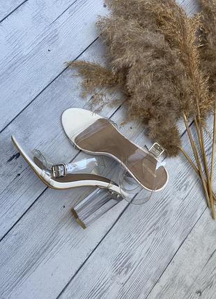 Босоніжки prettylittlething 38 розмір із силіконовими лямками