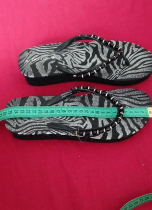 Классные черные вьетнамки с украшением