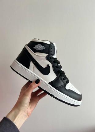Nike air jordan 1 retro black white