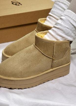 ❄️ женские утепленные плотным мехом ugg classic ultra mini platform угги бежевые угги угги угги / зимняя женская обувь качественная / женккие зимние бежевые