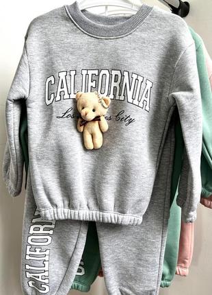 Теплый костюм с мишкой на девочку 5-6 лет, 110-116