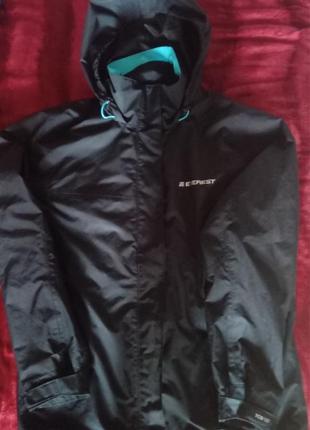 Продам чудову жіночу куртку бренда everest