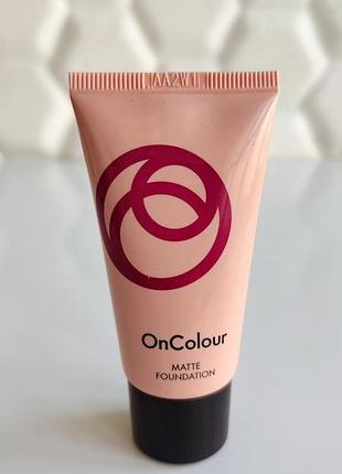 Тональная основа орифлейм естественный  беж 39269 natural beige oriflame oncolour matte