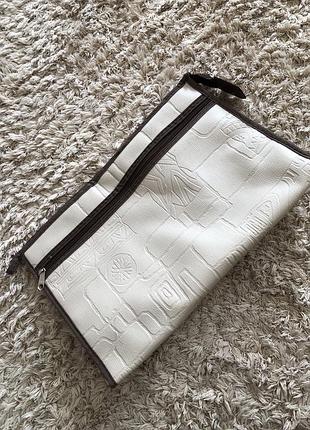 Містка косметичка