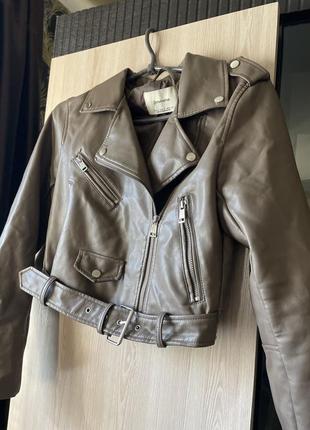 Укорочена косуха stradivarius