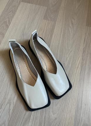 Балетки шкіряні квадратний носок туфлі трендові стильні жіночі кремові ,мʼякі та комфортні- 382 фото