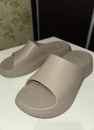 Шлепанцы zara