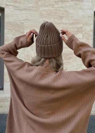 Шапка з відворотом і подертостями коричнева