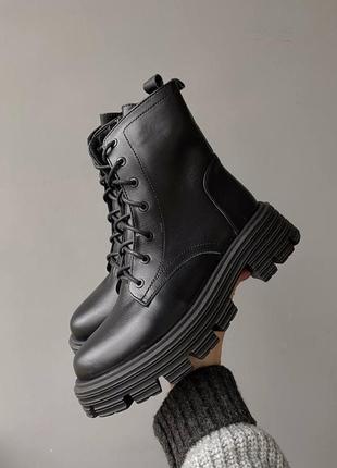 Зимовий варіант зручних черевик колір: чорний натуральна шкіра всередині: набивне хутро