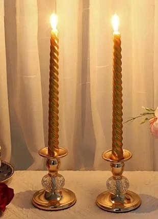 Золотистый металлический подсвечник с кристальной вставкой