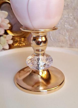 Золотистый металлический подсвечник с кристальной вставкой