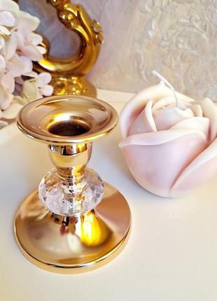 Золотистый металлический подсвечник с кристальной вставкой