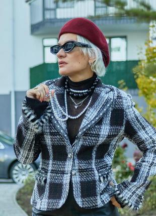 Піджак букле з окантовкою з натурального хутра