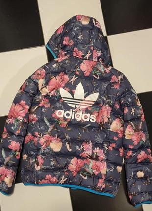 Стильова куртка adidas у квітковий принт