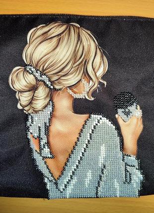 Косметика вышита чешским бисером