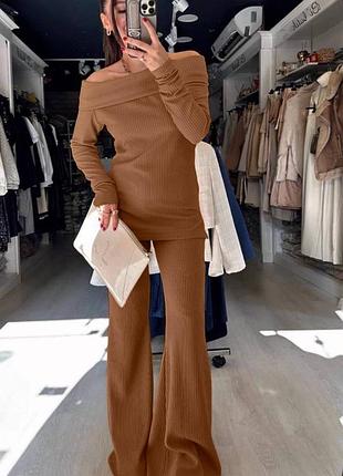 Костюм модные брюки клеш и хитовая кофта с открытыми плечами цвета: шоколад, бежевый, черный