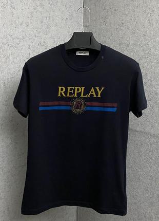 Чорна футболка від бренда replay