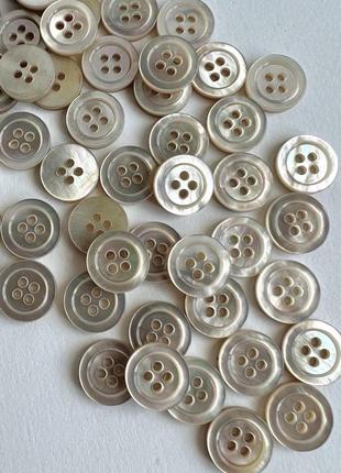 Ґудзик 8/207 сорочковий з бортиком перламутр 4отв бежевий 13мм мушля