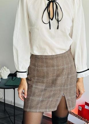 Блуза з рюшами