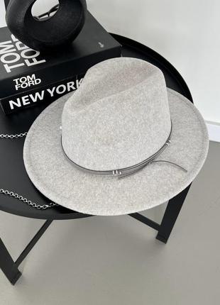 Вовняний капелюх федора з декором і ланцюжком pearl wool hat сірий