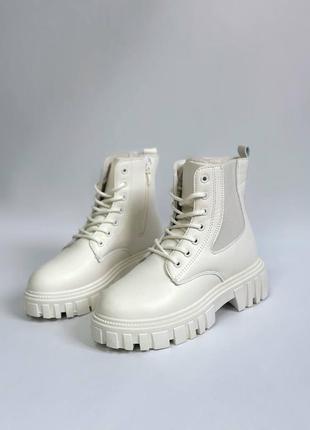 Зимние ботинки boots town beige