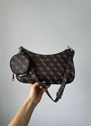 Сумка guess з гладкої шкіри з фірмовою канвою.