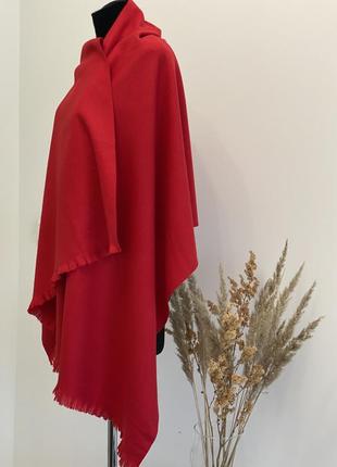 Красный яркий палантин итальянского бренда ruyisa.