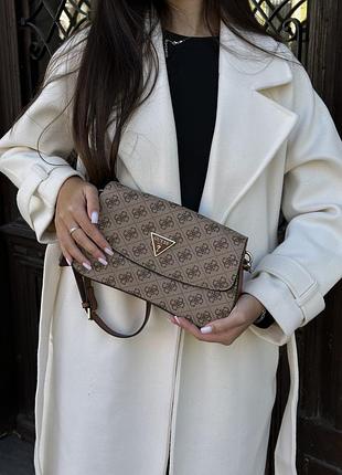 Сумка guess з гладкої шкіри з фірмовою канвою.