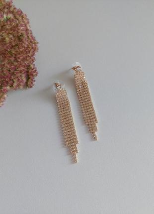 Праздничные серьги с камнями стразовые